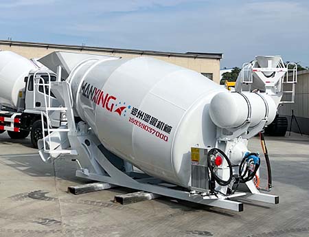 小型攪拌車(chē)上裝